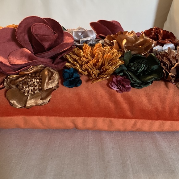 NWT Edie@Home Floral Dimensional Lumbar Decorative Pillow Cover - Picture 4 of 7